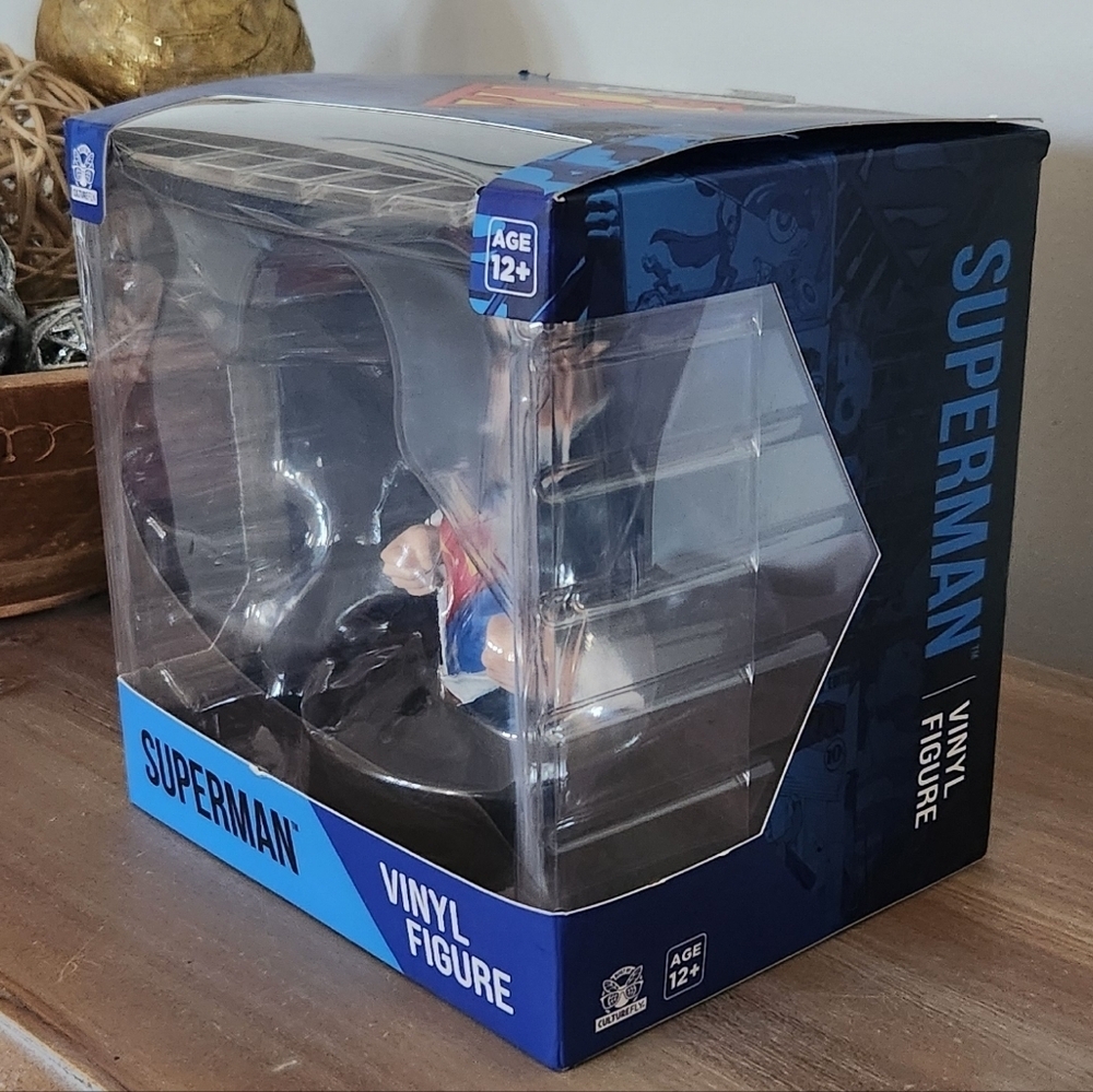 🦸‍♂️Superman Vinyl Figure – Clark Kent Transformation – CultureFly – Open Box - Picture 3 of 16